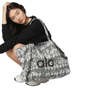 Alo yoga NWT shopper tote grey white tie dye big workout bag large heavyduty